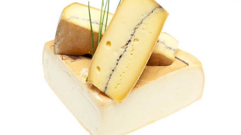 Lire la suite à propos de l’article Quels fromages pour ma raclette savoyarde ?
